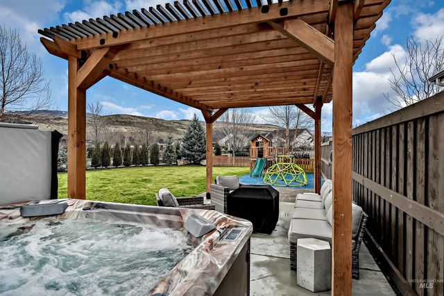 12214 N Barn Owl Way, Boise, ID 83714