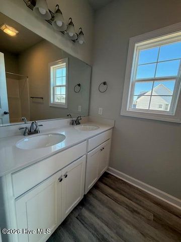 810 Hidden Bridge Drive, Jacksonville, NC 28546