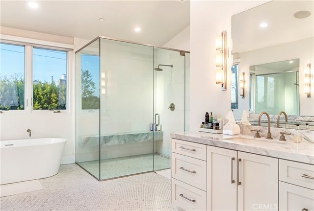660 Kings Road, Newport Beach, CA 92663
