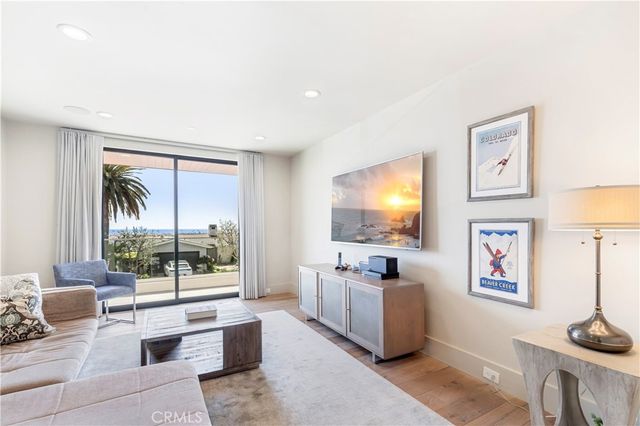 660 Kings Road, Newport Beach, CA 92663