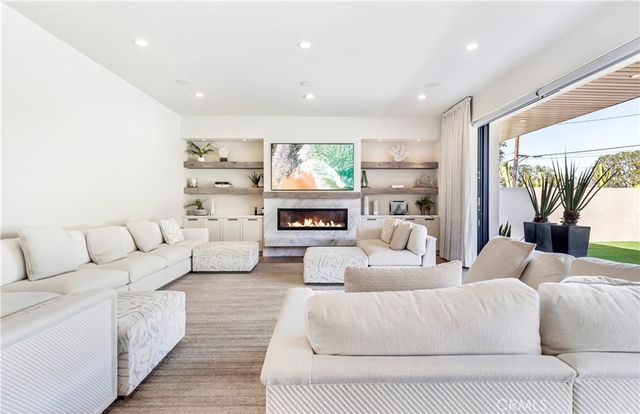 660 Kings Road, Newport Beach, CA 92663