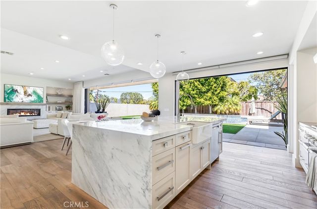 660 Kings Road, Newport Beach, CA 92663