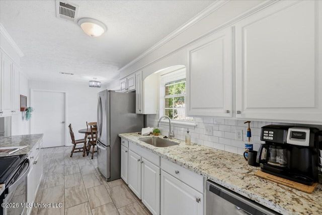 7105 Edgewater Drive, Ridgeland, MS 39157