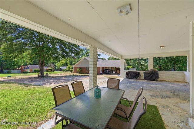 7105 Edgewater Drive, Ridgeland, MS 39157