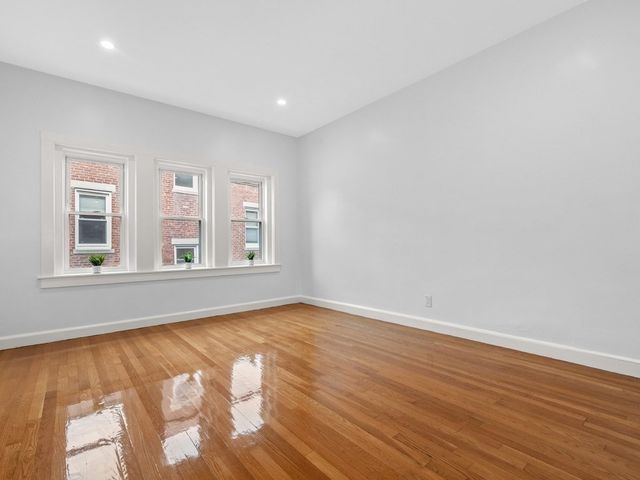 3 Englewood Ave 9, Brookline, MA 02445