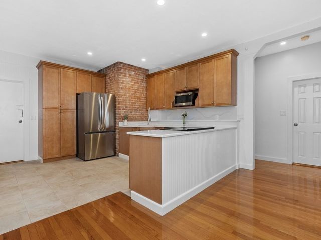 3 Englewood Ave 9, Brookline, MA 02445