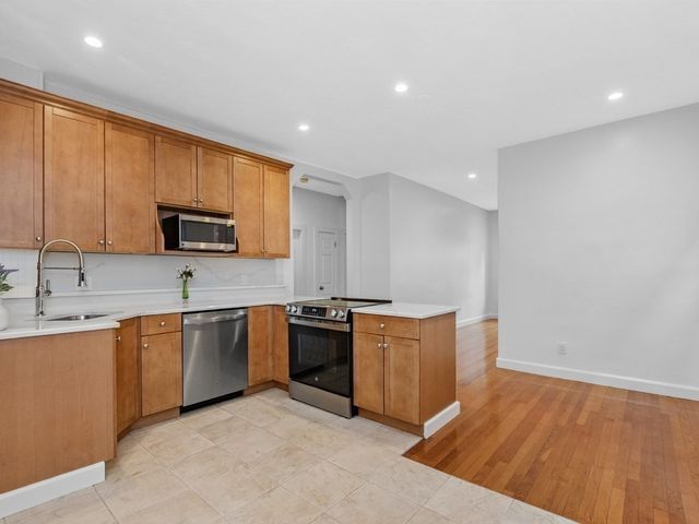 3 Englewood Ave 9, Brookline, MA 02445