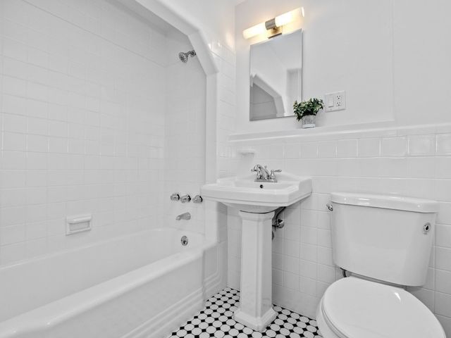 3 Englewood Ave 9, Brookline, MA 02445