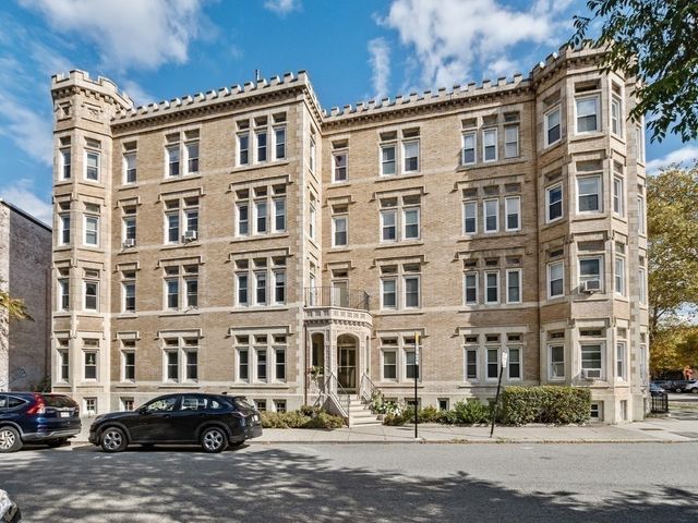 3 Englewood Ave 9, Brookline, MA 02445