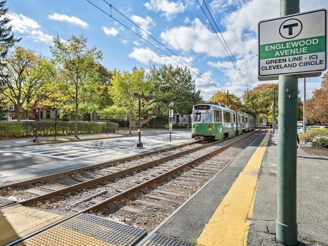 3 Englewood Ave 9, Brookline, MA 02445