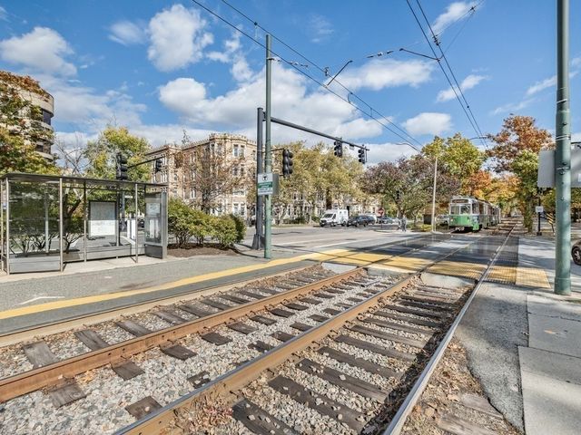 3 Englewood Ave 9, Brookline, MA 02445