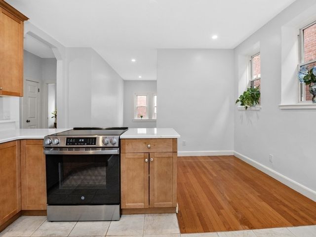 3 Englewood Ave 9, Brookline, MA 02445