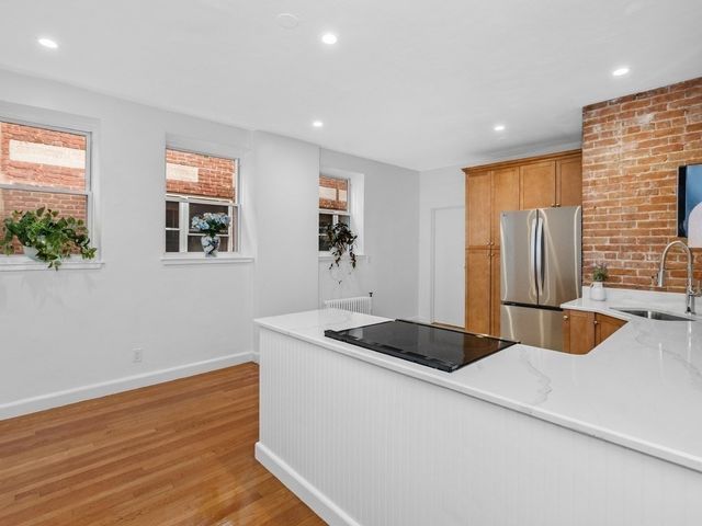 3 Englewood Ave 9, Brookline, MA 02445