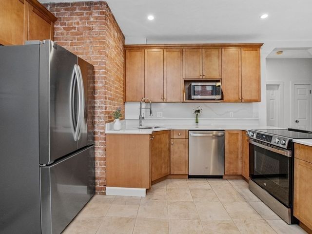 3 Englewood Ave 9, Brookline, MA 02445
