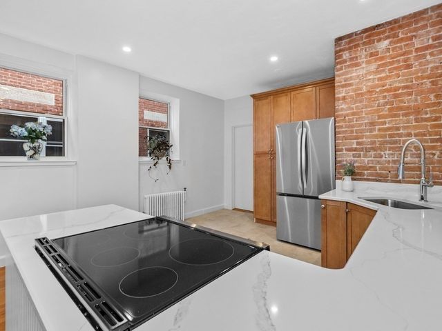 3 Englewood Ave 9, Brookline, MA 02445