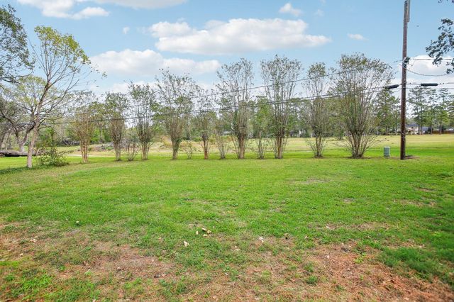 1602 Chestnut Ridge Road, Kingwood, TX 77339