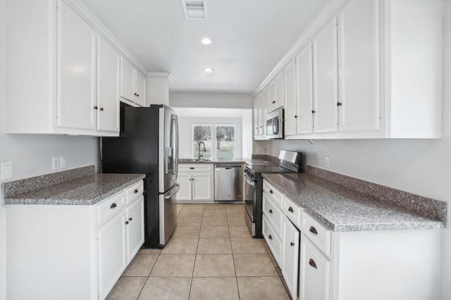 1602 Chestnut Ridge Road, Kingwood, TX 77339