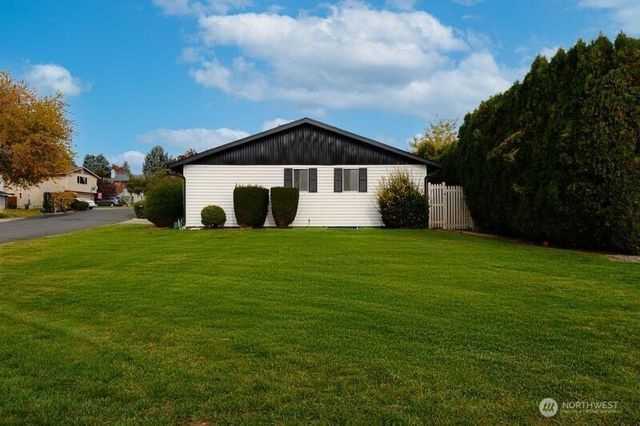 305 N 50th Avenue, Yakima, WA 98908