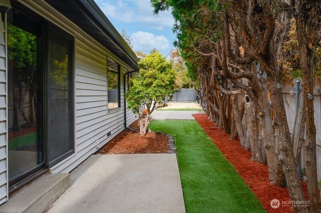 305 N 50th Avenue, Yakima, WA 98908