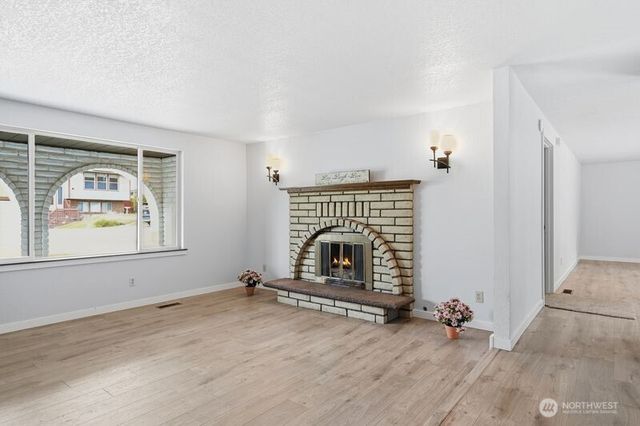 305 N 50th Avenue, Yakima, WA 98908