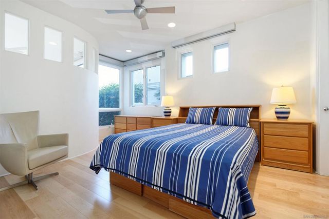 7825 Prospect Pl, La Jolla, CA 92037