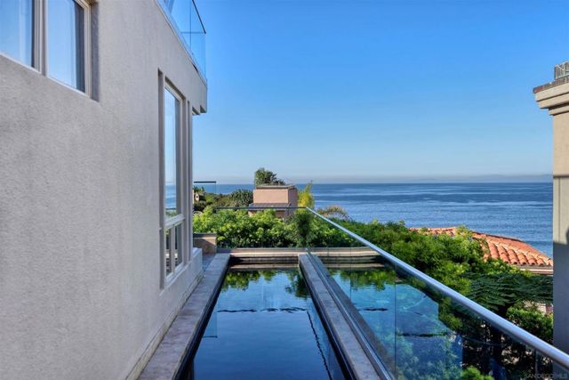 7825 Prospect Pl, La Jolla, CA 92037