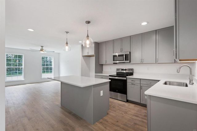 439 Sunset Hollow Drive, O'fallon, MO 63385