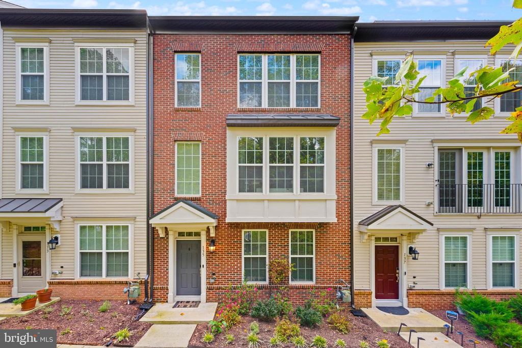 135 KLEE ALY, Silver Spring, MD 20906