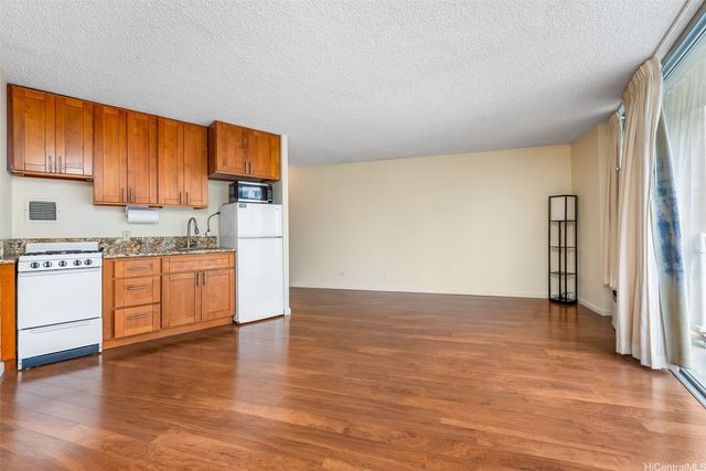 750 Amana Street 1207, Honolulu, HI 96814