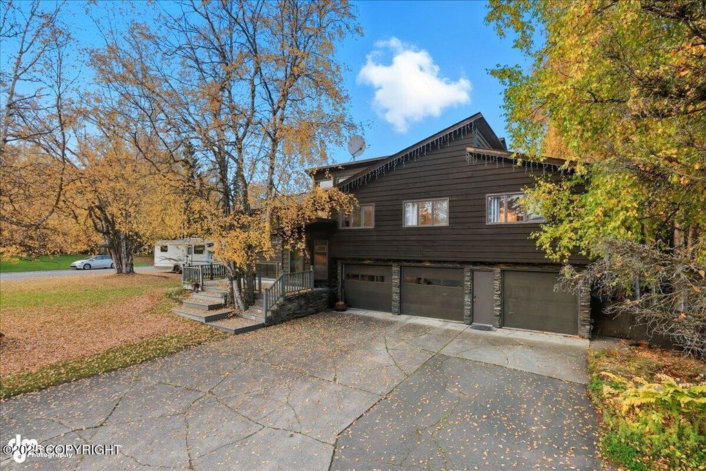 6237 E 34th Avenue, Anchorage, AK 99504