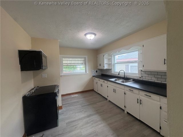 429 Park Avenue, South Charleston, WV 25309