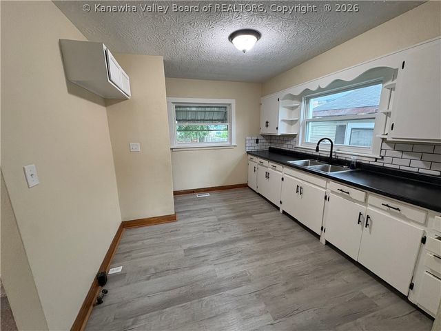 429 Park Avenue, South Charleston, WV 25309