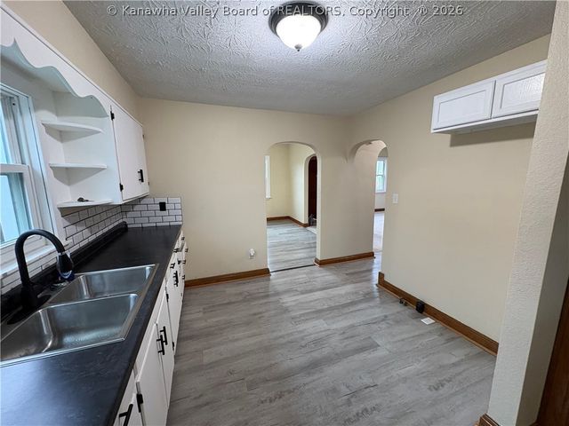 429 Park Avenue, South Charleston, WV 25309