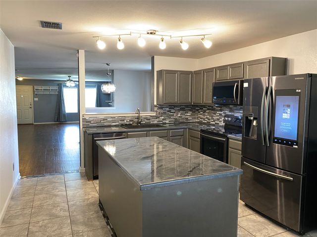 912 Mosaic Drive, Fort Worth, TX 76179