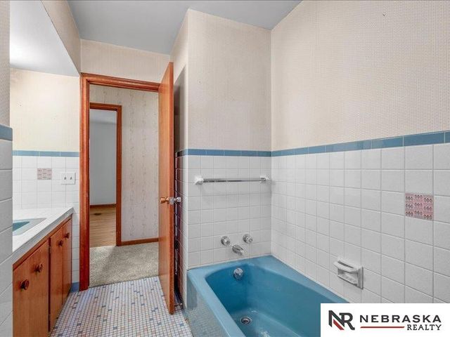 1006 Palamino Road, Omaha, NE 68154