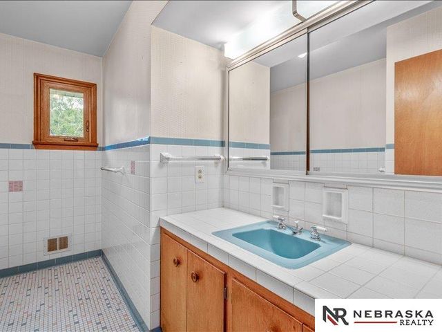 1006 Palamino Road, Omaha, NE 68154