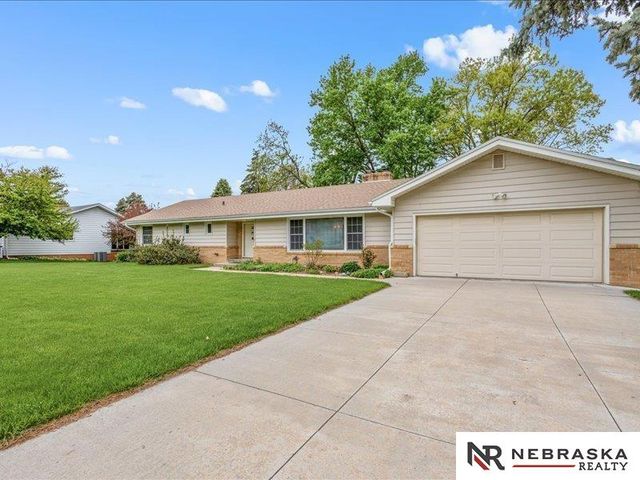 1006 Palamino Road, Omaha, NE 68154