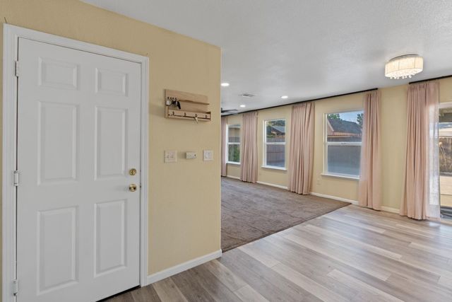 18 Jones Ranch Ct, Sacramento, CA 95838