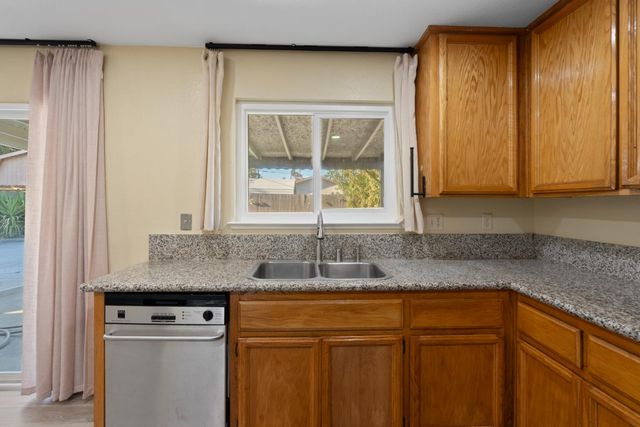 18 Jones Ranch Ct, Sacramento, CA 95838