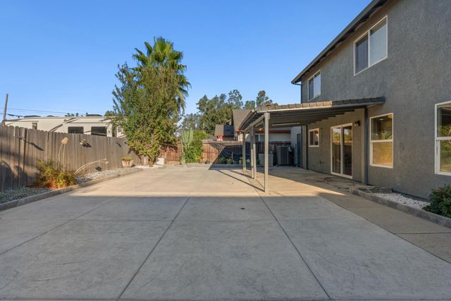18 Jones Ranch Ct, Sacramento, CA 95838