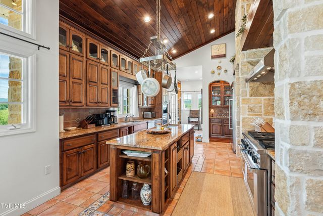 1877 Dry Hill Road, Butler, TN 37640