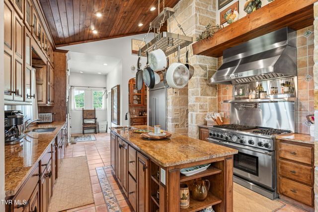 1877 Dry Hill Road, Butler, TN 37640