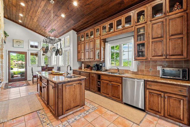 1877 Dry Hill Road, Butler, TN 37640