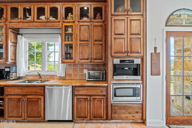 1877 Dry Hill Road, Butler, TN 37640