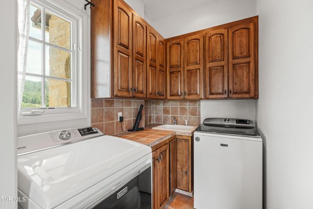 1877 Dry Hill Road, Butler, TN 37640