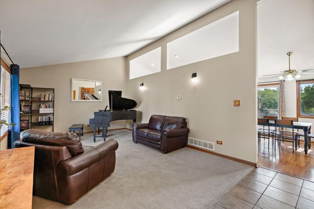 8987 Calhoun Place, Crown Point, IN 46307