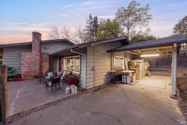 2142 Laguna Rd, Santa Rosa, CA 95401