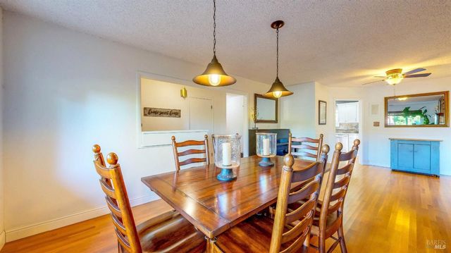 2142 Laguna Rd, Santa Rosa, CA 95401