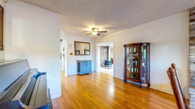 2142 Laguna Rd, Santa Rosa, CA 95401