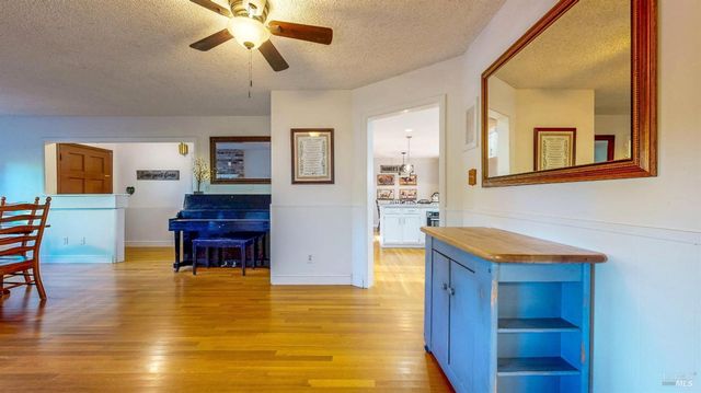 2142 Laguna Rd, Santa Rosa, CA 95401